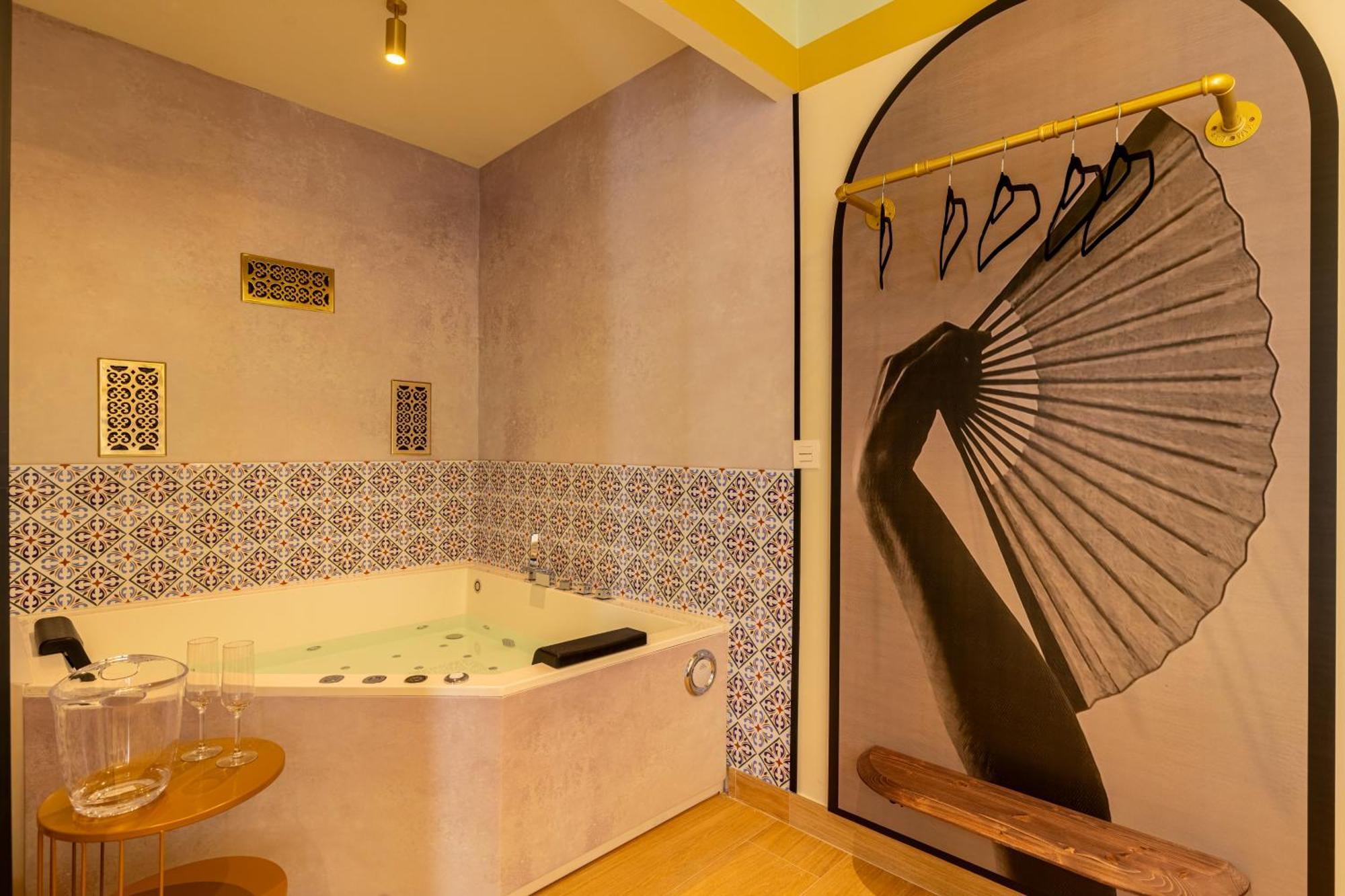 Cl2 En Pareja Jacuzzi Y Aparcamiento Séville